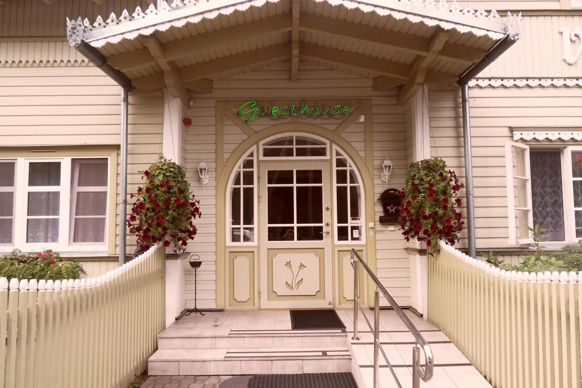 Villa Johanna Guesthouse Pärnu Exterior photo